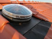 světlovod Lightway přes šikmou střechu